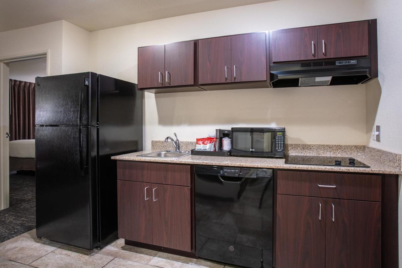 Cobblestone Inn & Suites - Pine Bluffs ภายนอก รูปภาพ