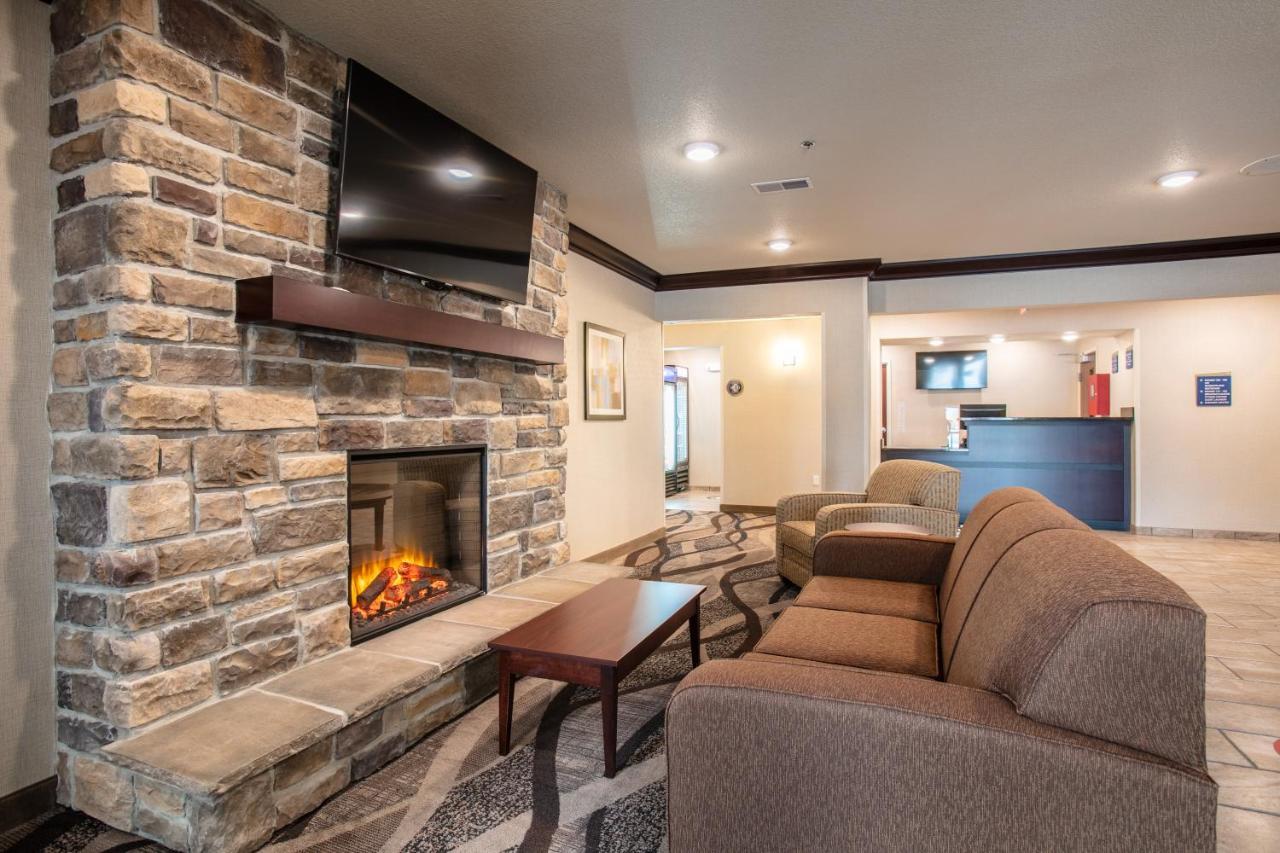 Cobblestone Inn & Suites - Pine Bluffs ภายนอก รูปภาพ