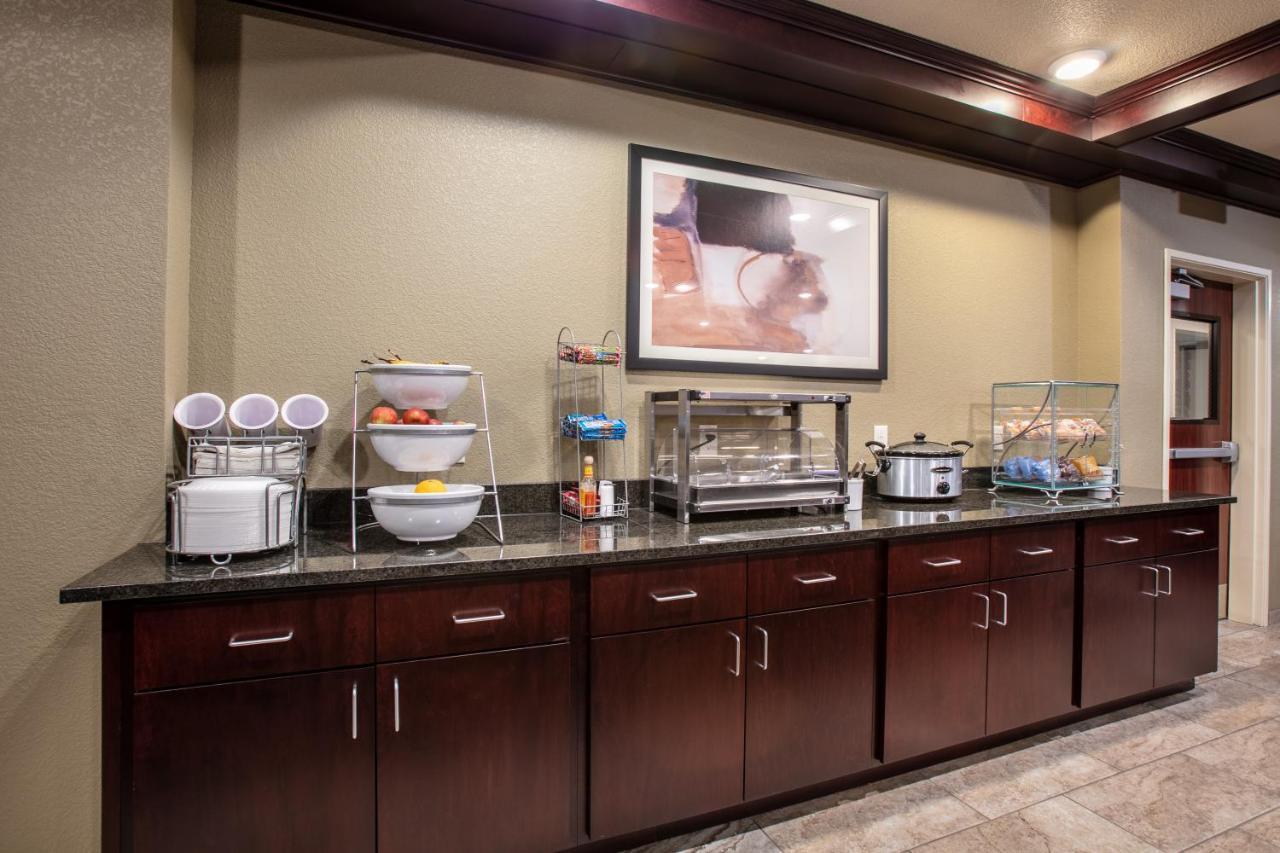 Cobblestone Inn & Suites - Pine Bluffs ภายนอก รูปภาพ
