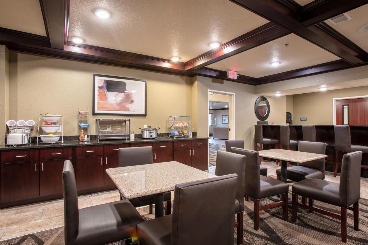 Cobblestone Inn & Suites - Pine Bluffs ภายนอก รูปภาพ