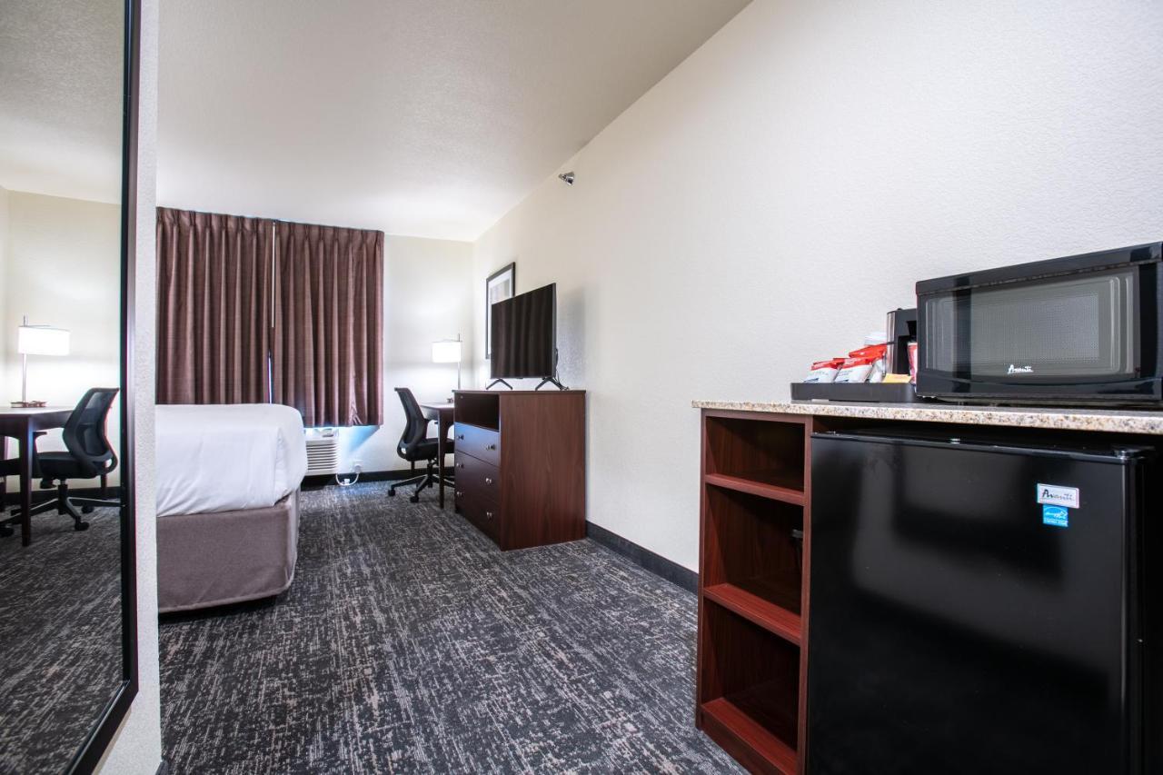 Cobblestone Inn & Suites - Pine Bluffs ภายนอก รูปภาพ