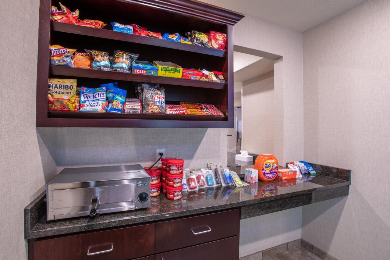 Cobblestone Inn & Suites - Pine Bluffs ภายนอก รูปภาพ
