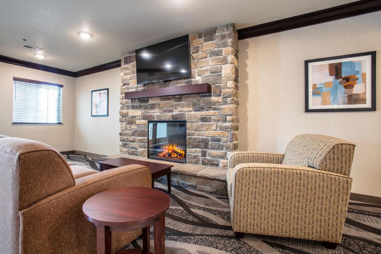 Cobblestone Inn & Suites - Pine Bluffs ภายนอก รูปภาพ