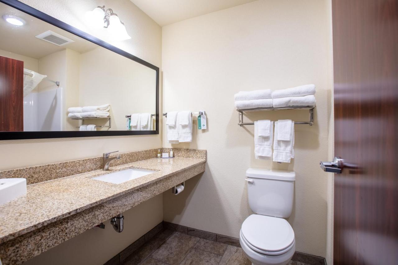 Cobblestone Inn & Suites - Pine Bluffs ภายนอก รูปภาพ